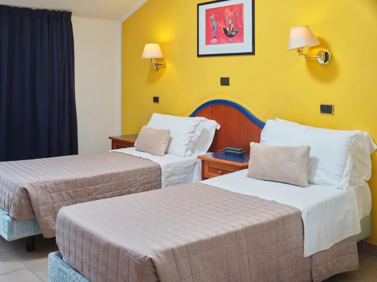 Hotel Ascot Ричоне Екстериор снимка
