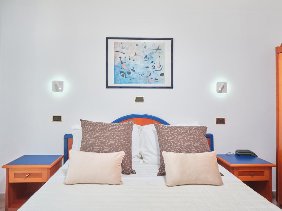 Hotel Ascot Ричоне Екстериор снимка