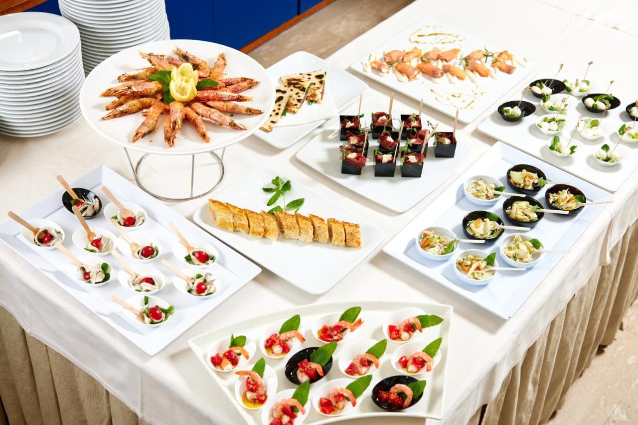 Hotel Ascot Ричоне Екстериор снимка