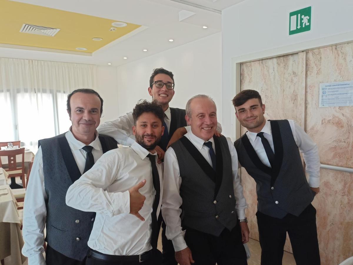 Hotel Ascot Ричоне Екстериор снимка