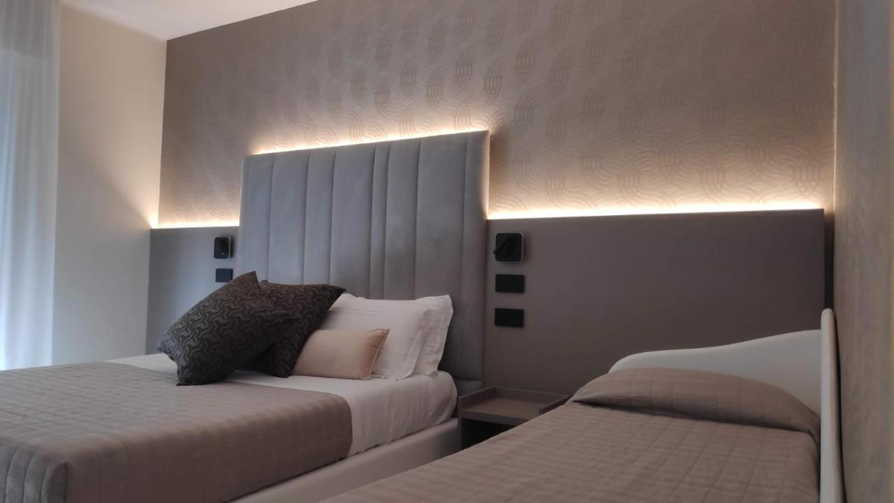 Hotel Ascot Ричоне Екстериор снимка