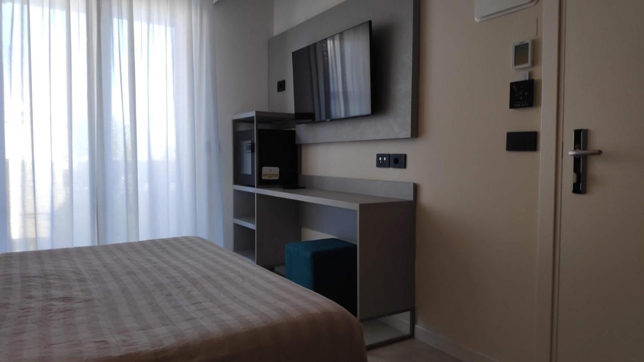Hotel Ascot Ричоне Екстериор снимка