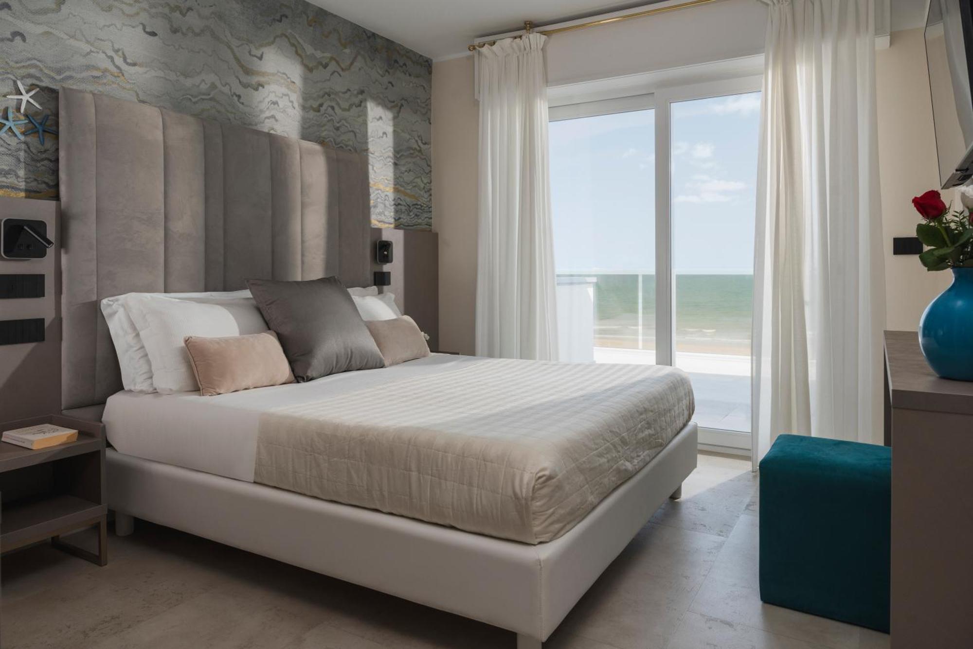 Hotel Ascot Ричоне Екстериор снимка