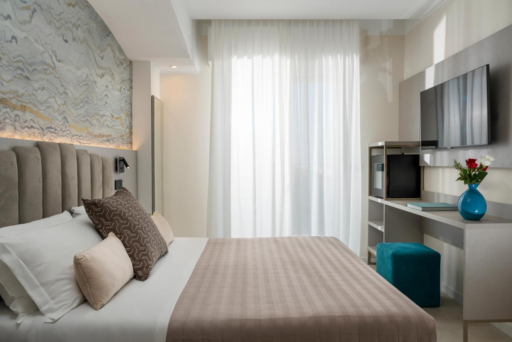 Hotel Ascot Ричоне Екстериор снимка