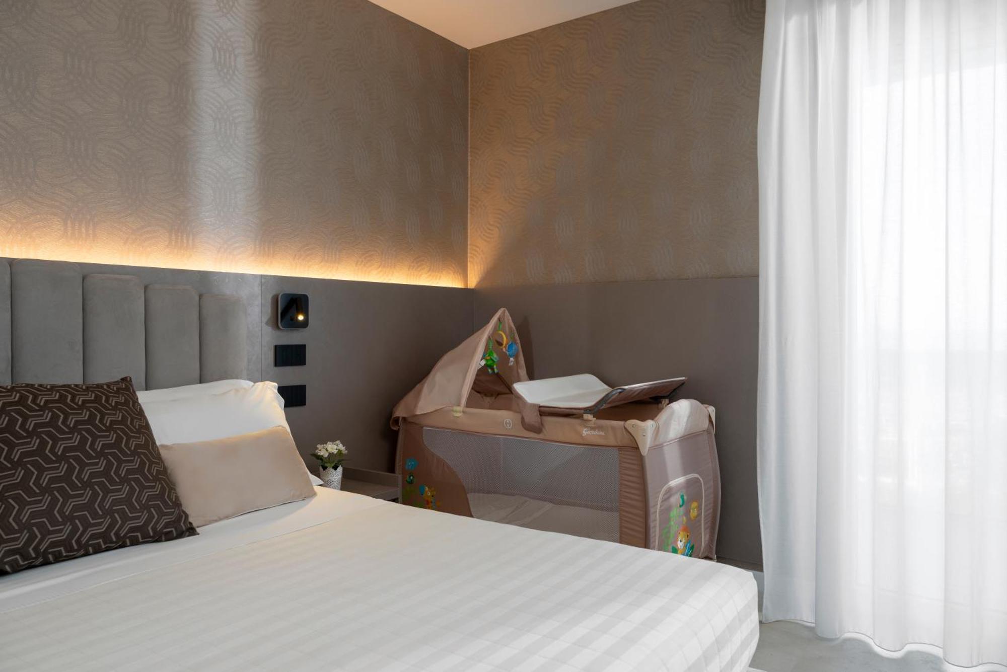 Hotel Ascot Ричоне Екстериор снимка
