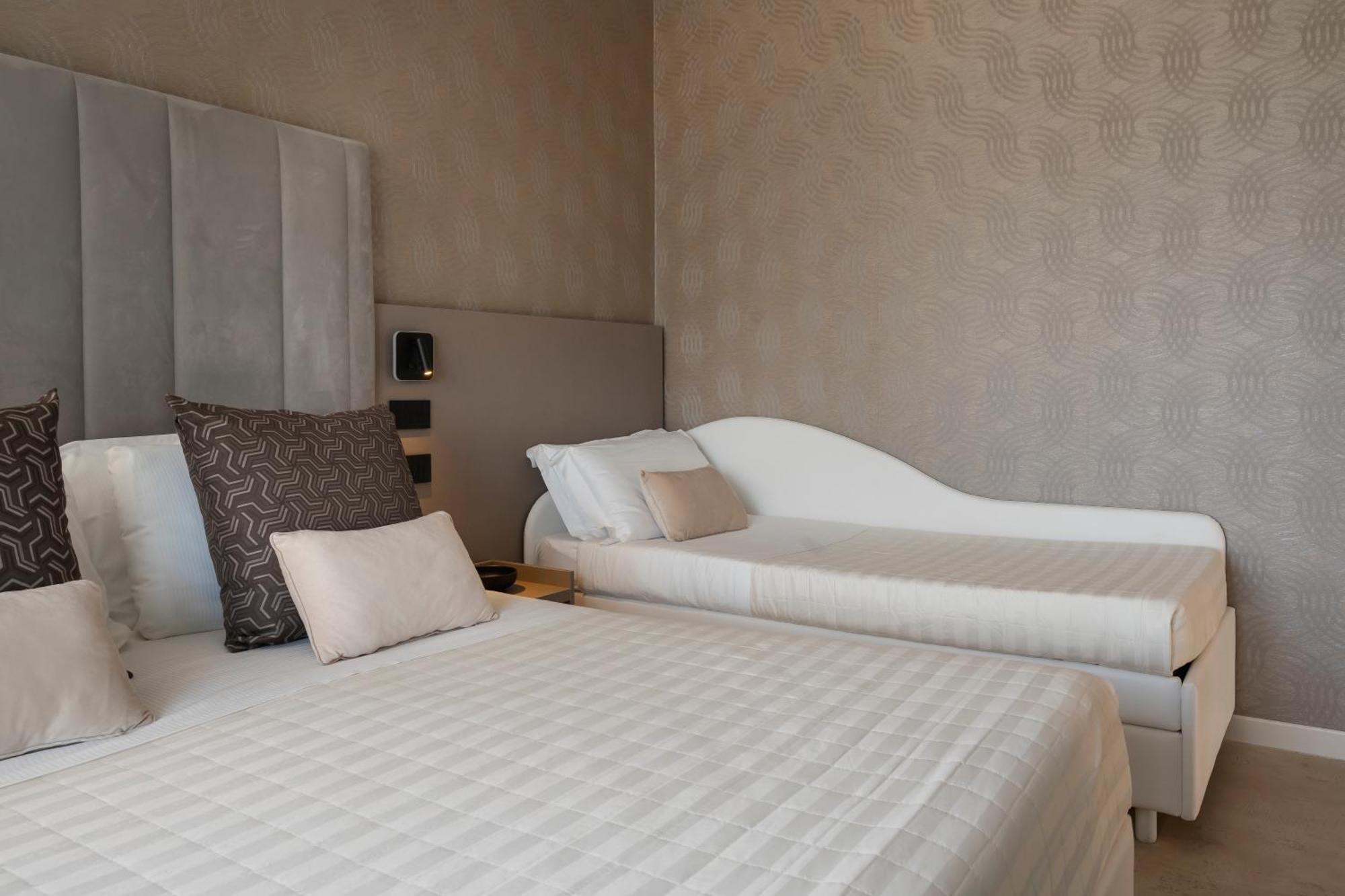 Hotel Ascot Ричоне Екстериор снимка
